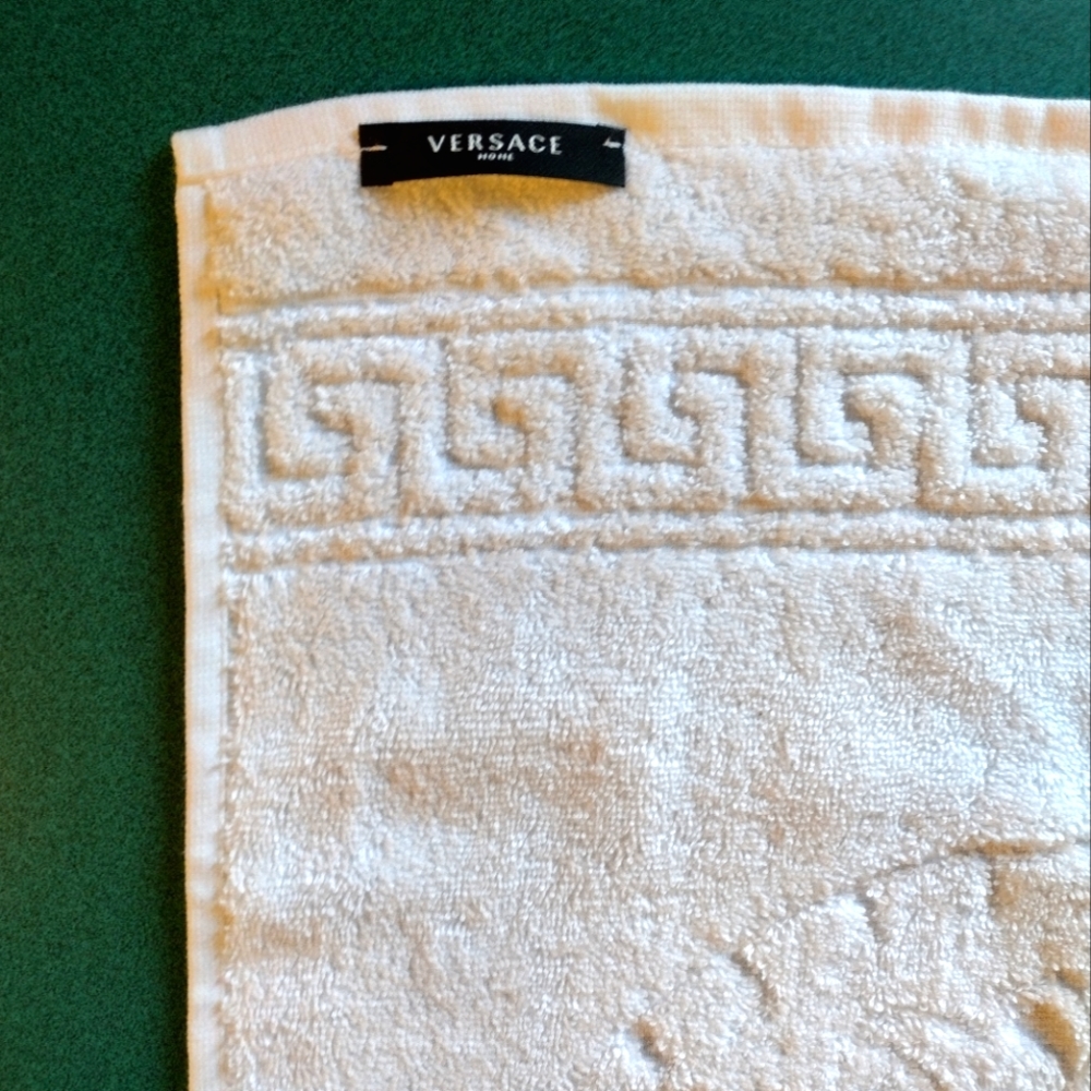 BRAND NEW Versace Home Medusa & Greek Key Hand Towel - Picture 7 of 8
